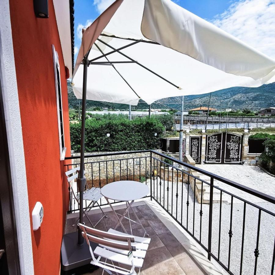 Il Sentiero Di Leano Hotel แตร์ราชินา ภายนอก รูปภาพ